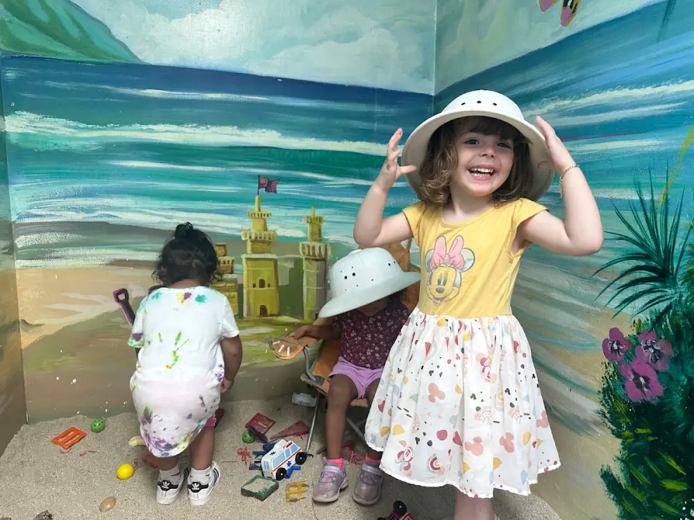 Apple Tree University Preschool & Infant Daycare Center, Reseda