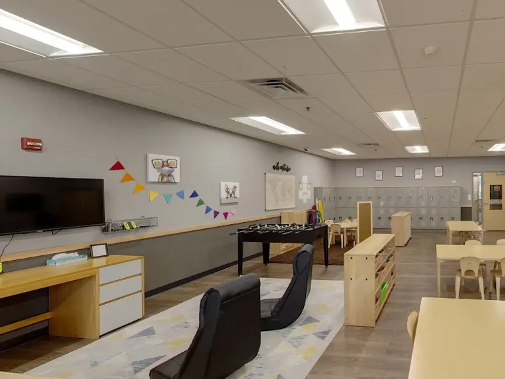 New Horizon Academy (105 W Lake St), Minneapolis