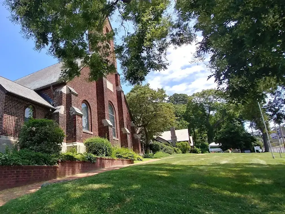 Roslyn-Trinity Day School, Roslyn